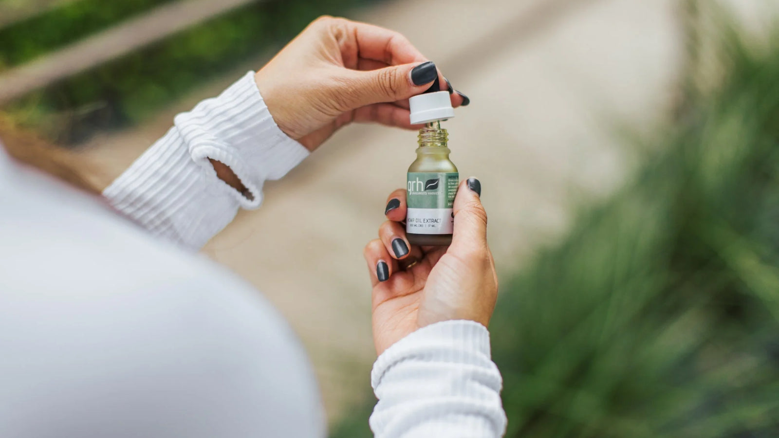 CBD vs Kratom: A Practical Comparison Guide for Choosing Between Them